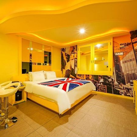 W Boutique Hotel Gimhae Exterior photo