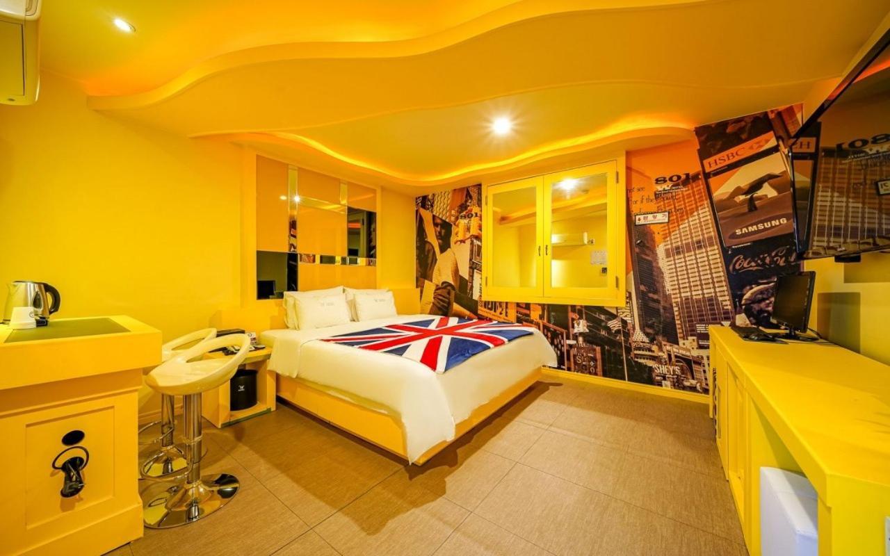 W Boutique Hotel Gimhae Exterior photo